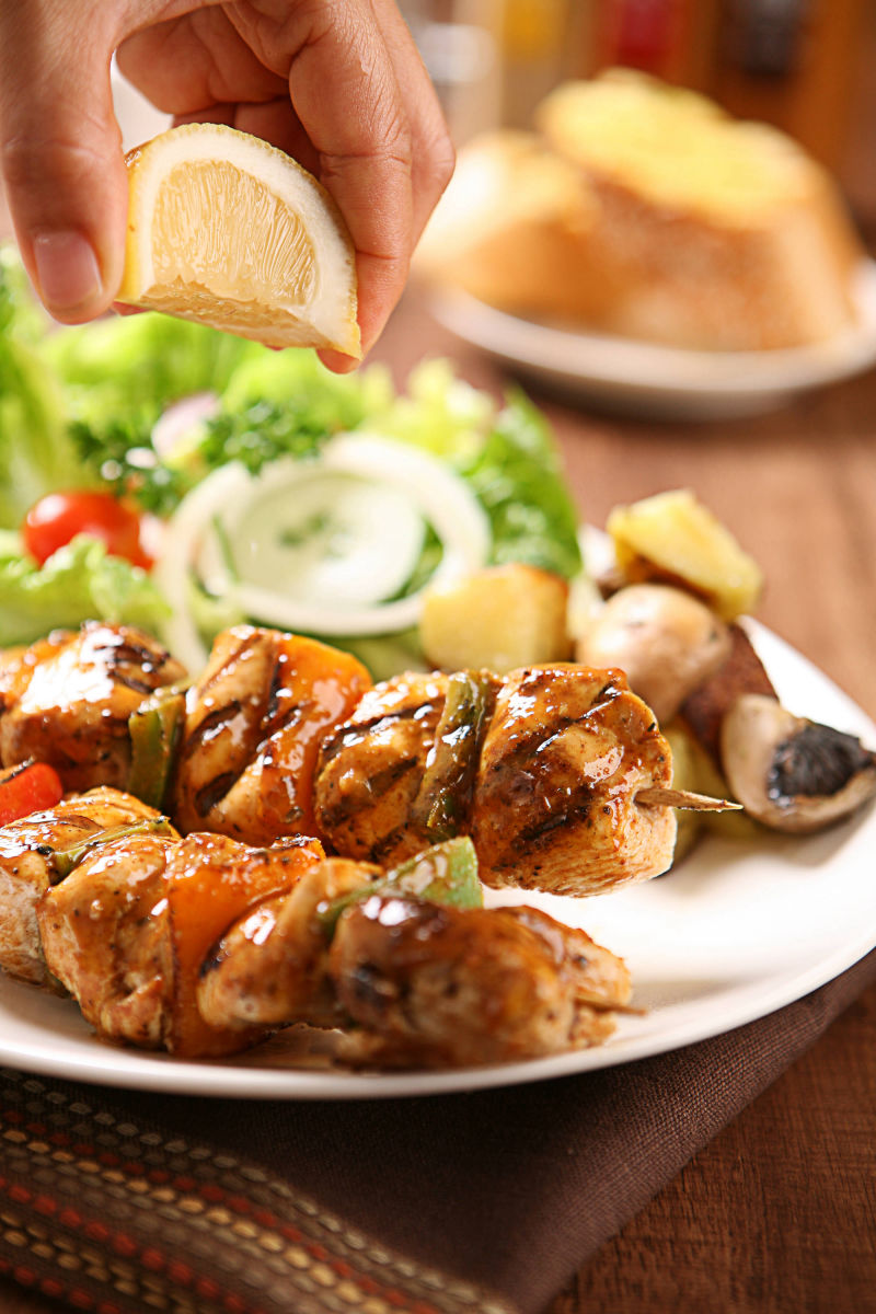 Grilled Chicken Chunks with Lemon Slice